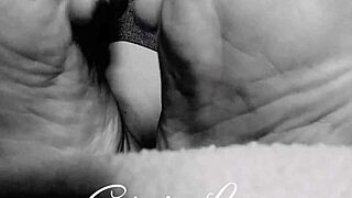 barefoot amateurs engage in feet fetish play in a piedi nudi