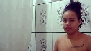 Tomando Banho Gostoso E Dedilhando Minha Bucetinha No Chuveiro