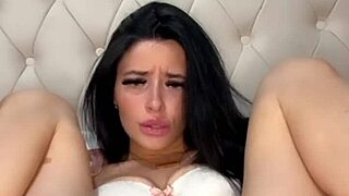 Horny American Student Squirts Intensely