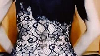 มิลฟ์เต้นสตริปทีสช่วยตัวเอง โดนควยใหญ่ยัดรูแน่น