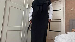 i touch arab milf jasmine's wet pussy without panties