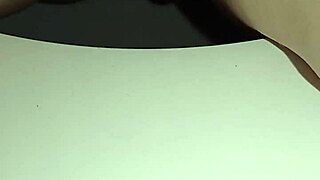 Gretala Scratches Herself On The Toilet