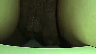 Gretala Scratches Herself On The Toilet