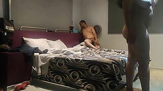 En el motel con dos tomas camara 1