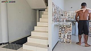 Minha esposa faz a faxina e nem percebe eu comendo a mae dela