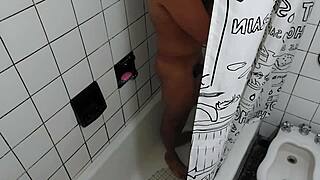 No Te Corras Adentro Hermanastra En La Ducha