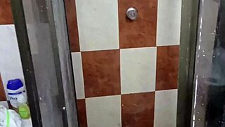 Entro A La Ducha Con La Cachonda De Mi Hermanastra Y Me La Follo Bien Duro Hasta Correrme En Ella