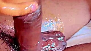 apmgang receiving a hand job