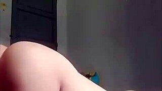 e th�m cặt qu�