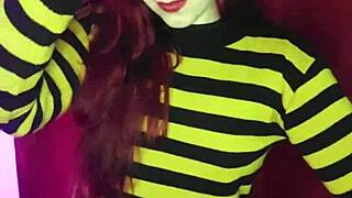 She Says, 'Your Nudes Made Me Hot, Now I'm Coming With My Butt Plug'