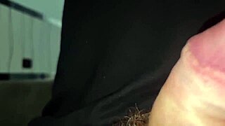 Ama sborrare per la mamma del suo migliore amico in videochiamata mostrando il suo grosso cazzo moglie troia tradisce il marito cornuto con lamico di suo figlio - una storia vera allitaliana