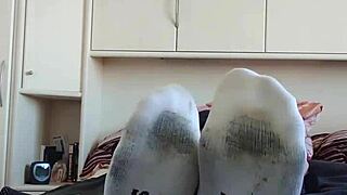 White Sneaker Socks on Chubby German Feet in Homemade Video