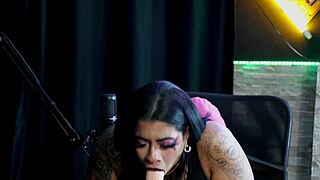 Morena Demonstra Boquete Babado Com Brinquedinho Em Lingerie Sheer Red