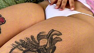 sus madrastras tambi�n se dejan tocar la panocha por ustedes