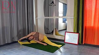 regina noir yoga in yellow tights doing yoga in the gym a girl without panties is doing yoga 2