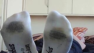White Sneaker Socks on Chubby German Feet in Homemade Video