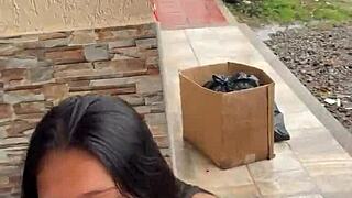 Scort lo mama en publico por 30 dolares