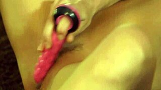 Solo beauty feels intense pleasure rubbing her itching wet twat with fingers