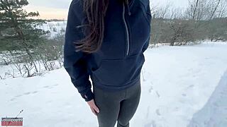 Cewek Fitness Asia Lululemon Diewe POV di Suhu -20°C