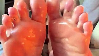 Watch those redbone soles get oiled!