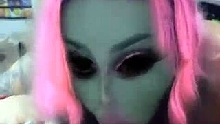 Intense deepthroat sucking by slutty alien