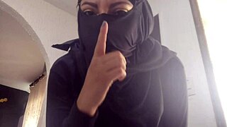 ميلف عربية ترذذ من هزة جماع عنيفة