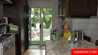 i'm watchin this hot teen do anal on webcam, it's so fuckin hot