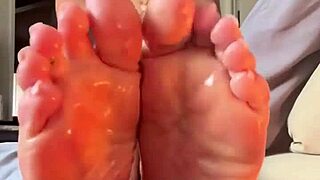 Watch those redbone soles get oiled!