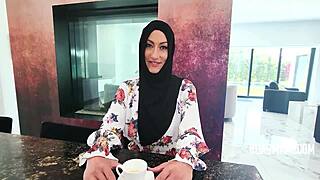 Arabic stepmom says 'thank you' with blowjob to American on July 4th