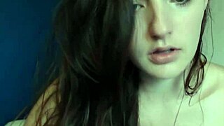 Gorgeous Model Like Girl Masturbating on Webcam!