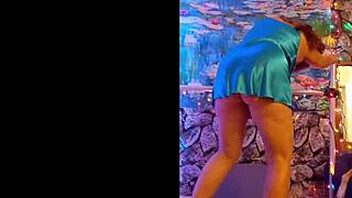 Hotwife Steffi dances pussy in July