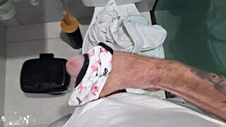 i masturbo and ejaculo in my cunhada's panties, so taboo