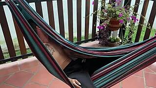 me voy a escondidas con mi padrastro y terminamos follando bien duro