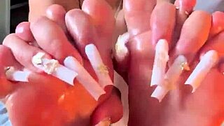 Watch those redbone soles get oiled!