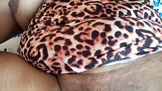 India masturbates and squirts!