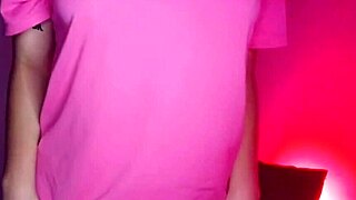 es una novia cachonda mostrando su coño?