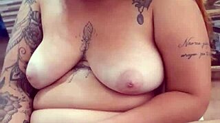 Gosto desse brinquedo que vibra dentro da minha buceta 😍