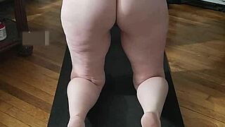 Hot MILF Does Naked Yoga for Jerking Off