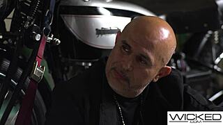 Jewelz Blu & Giselle Blanco's Hot Sex Tape To Create Scandal With Deepthroat And Riding