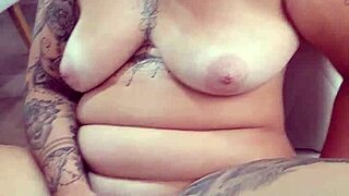 Gosto desse brinquedo que vibra dentro da minha buceta 😍