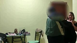 Me cojo a la sirvienta puta pt 1