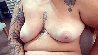 Gosto desse brinquedo que vibra dentro da minha buceta 😍