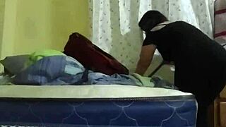 Me cojo a la sirvienta puta pt 1