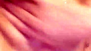 More bath time fun with some solo fingering. Enjoy the splash! 😊