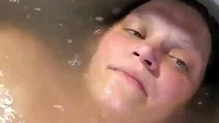 More bath time fun with some solo fingering. Enjoy the splash! 😊