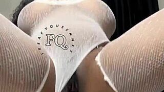 watch freakyqueennxx riding her long dildo in cowgirl style with boobs bouncing up and down 😏