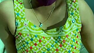 My hot Indian girlfriend fucks for the first time