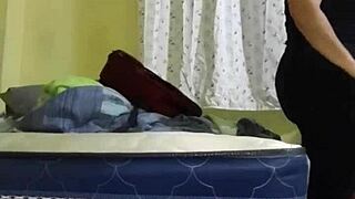 Me cojo a la sirvienta puta pt 1