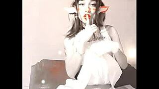 bonneyuwu - 10 05 elfa mostrando su ropa interior a su padrastro