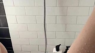 Hot aesthetic stepsis masturbates in sunny shower, Saudi Arabian teen 18+!